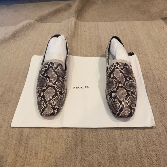 Vince Snakeskin Pattern “Paz” Leather Loafer Black/White/Grey Size: 8.5 - Picture 3 of 10